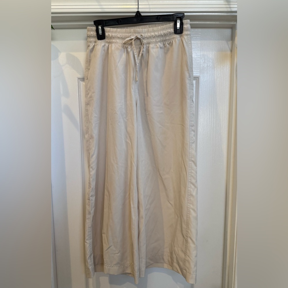 Old Navy Women's Cream StretchTech Pants